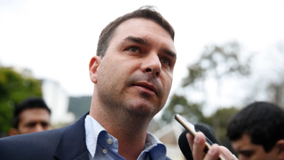 Em primeira viagem internacional da pré-candidatura, Flávio Bolsonaro vai a Israel