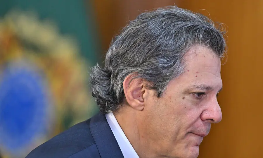 Fernando Haddad, ministro da Fazenda. Relatório do FMI projeta desaceleração da economia brasileira em 2026.