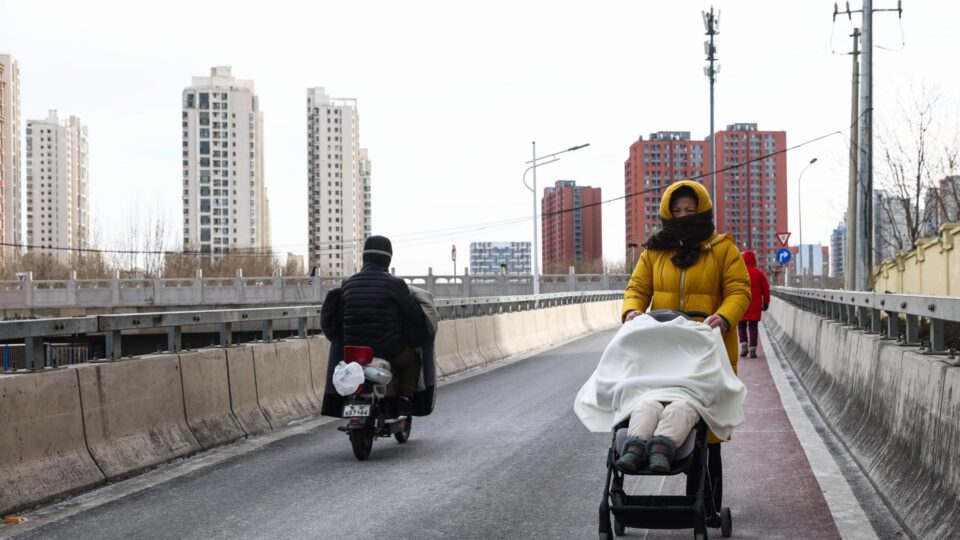China perde 3,4 milhões de habitantes após nova queda de natalidade