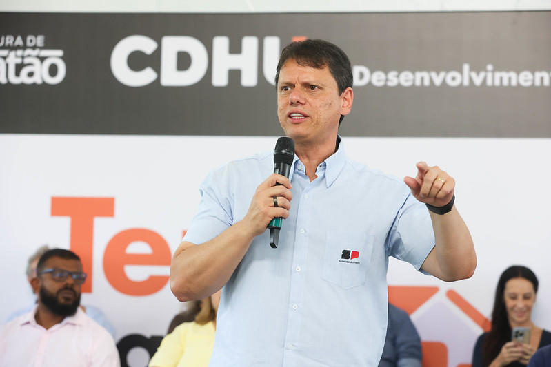 Defesa de Bolsonaro pede a Moraes autorização para visita de Tarcísio na Papudinha