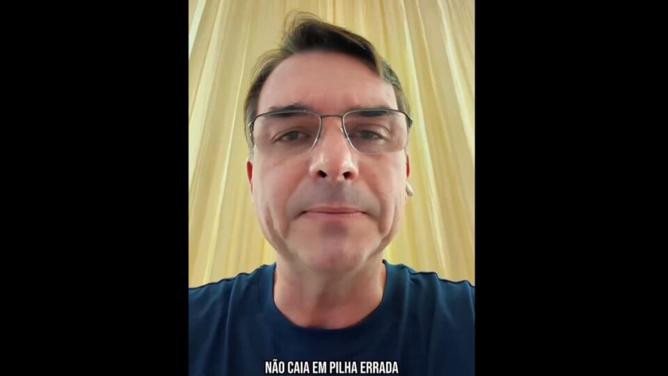 Surpresa boa: Flávio Bolsonaro está fazendo tudo direitinho (até agora)
