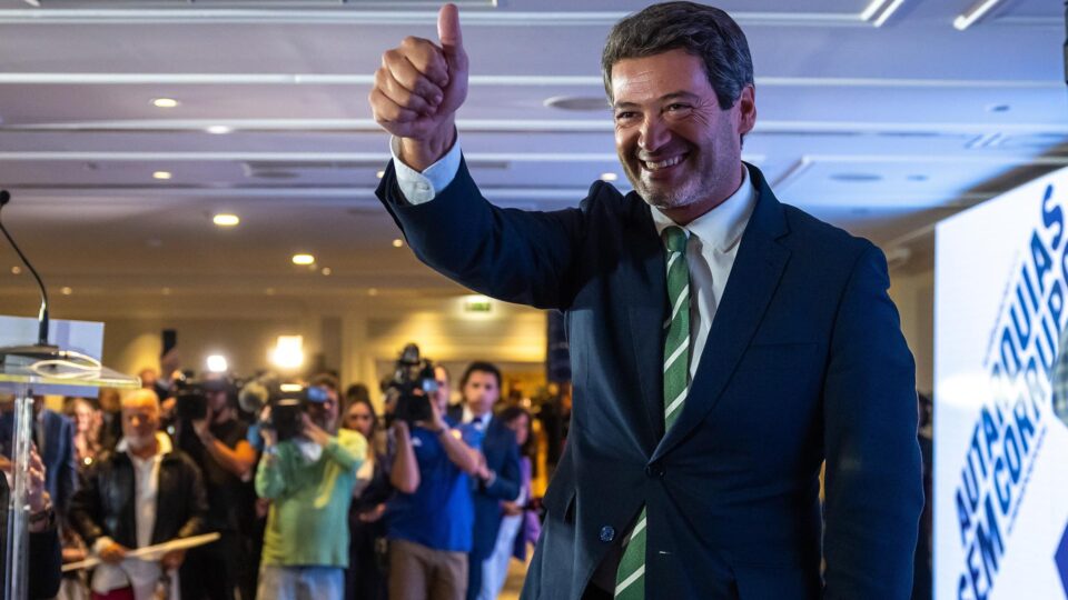 Direita nacionalista de Portugal garante vitória expressiva entre portugueses no Brasil