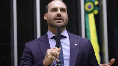 Eduardo apontou para menção de Tarcísio como pré-candidato à Presidência em levantamento.