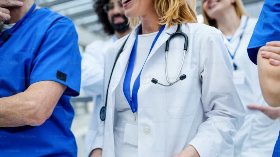 30% dos cursos de Medicina têm nota baixa; confira resultado de todas as faculdades