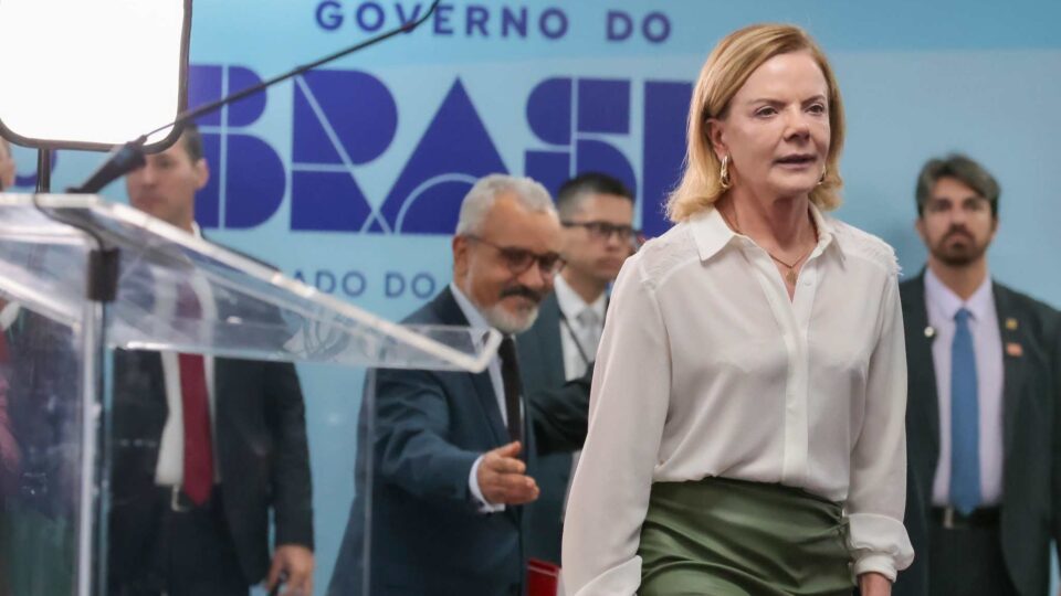 Após pedido de Lula, Gleisi será pré-candidata ao Senado para frear onda conservadora no Paraná