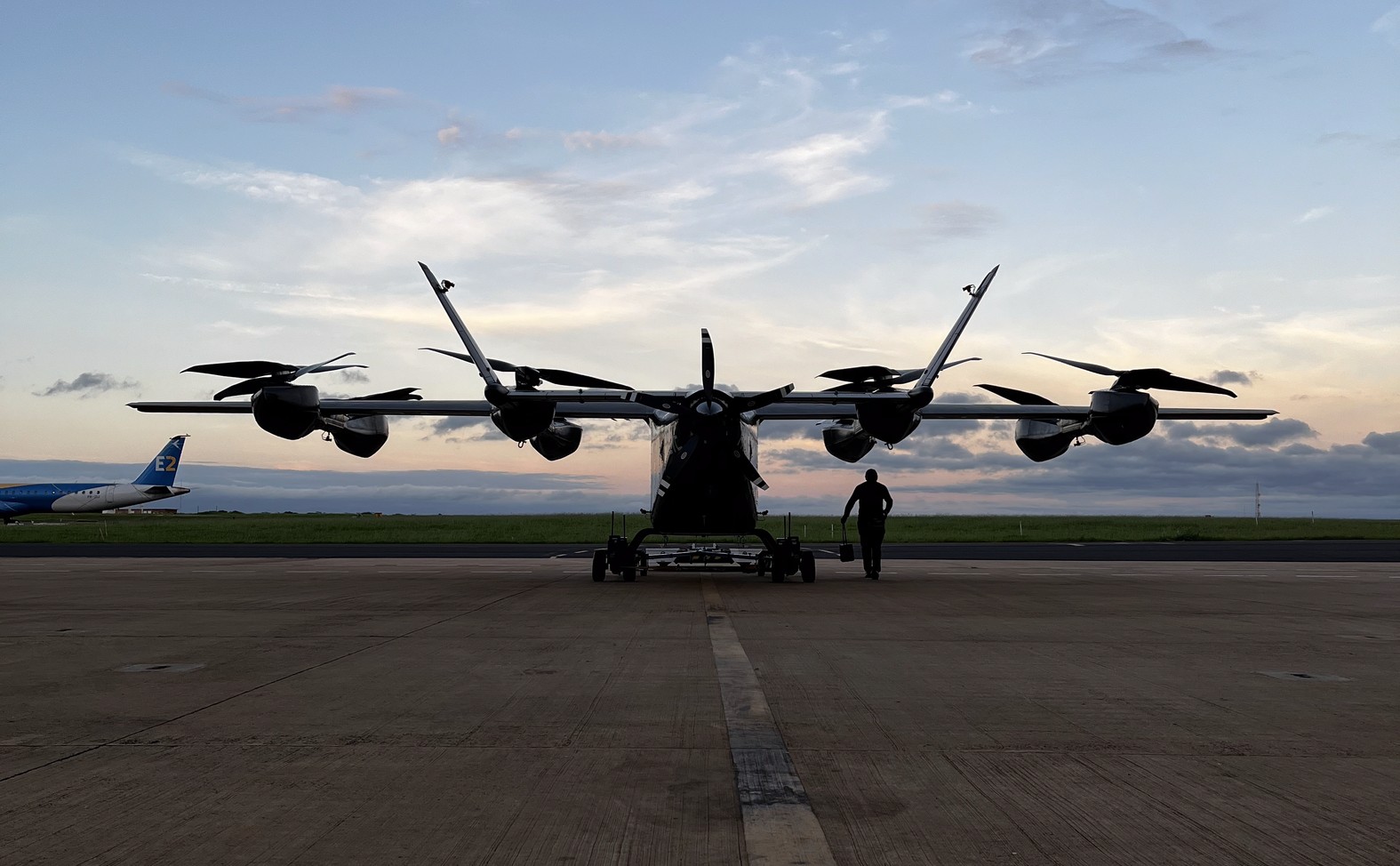 eVTOL, da Eve Air, já foi testado em Gavião Peixoto (SP) e pode estar no mercado em 2027.