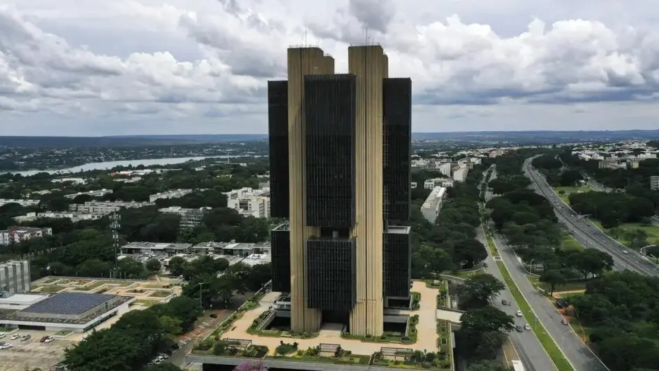 Febraban sai em defesa do BC, falando em defesa da "resiliência" do sistema financeiro.