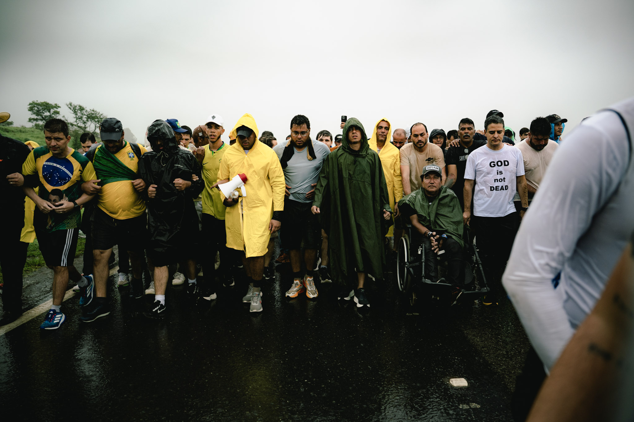 Nikolas Ferreira discursa na “caminhada da liberdade”. PRF emitiu nota apontando riscos para a ação.
