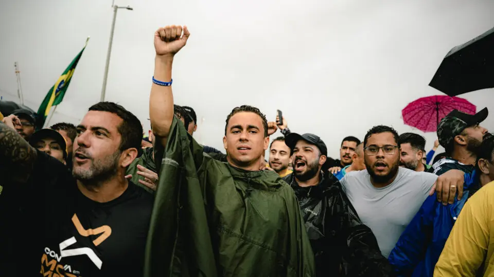 Nikolas Ferreira na caminhada de Paracatu a Brasília que reuniu milhares de pessoas ao longo de 220 km até a Praça dos Três Poderes.