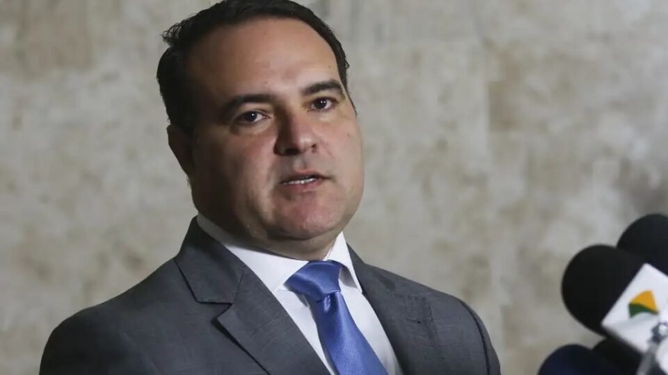 Defesa de Bolsonaro pede autorização para visita de ministro do TCU