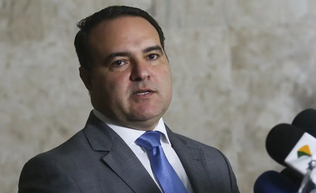 Defesa de Bolsonaro pede autorização para visita de ministro do TCU Defesa de Bolsonaro pede autorização para visita de ministro do TCU