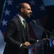 Eduardo Bolsonaro está nos Estados Unidos e enfrenta acusações no STF. Imagem referente a matéria