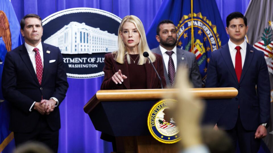 EUA prendem ativistas que invadiram igreja para protestar contra agentes de imigração