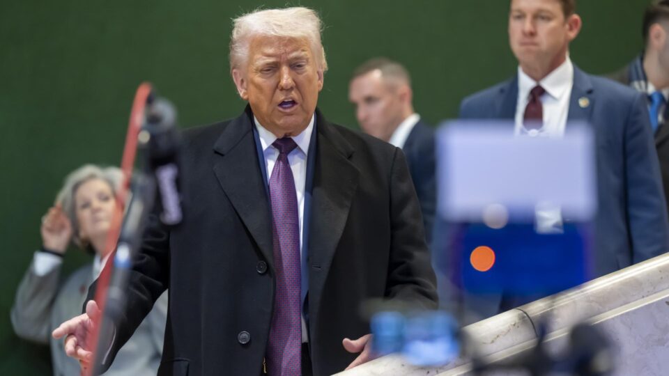 Trump diz que uma “grande frota” está indo para águas próximas ao Irã