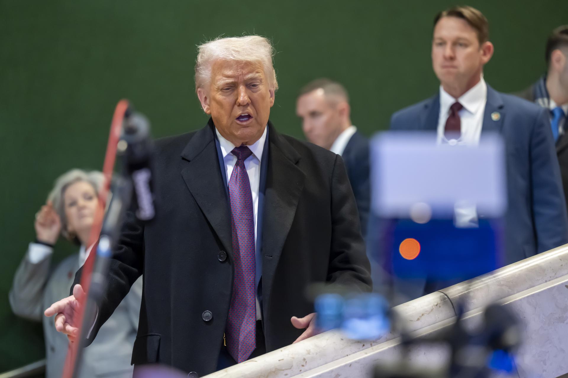 Trump diz que “grande frota” está indo para águas próximas ao Irã