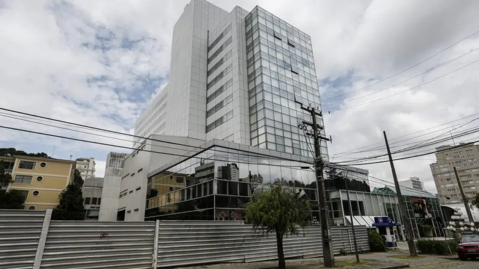 O Shopping Novo Batel segue no centro de um impasse que combina Justiça, mercado imobiliário e planejamento urbano.