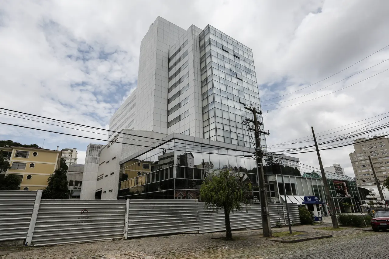 O Shopping Novo Batel segue no centro de um impasse que combina Justiça, mercado imobiliário e planejamento urbano.