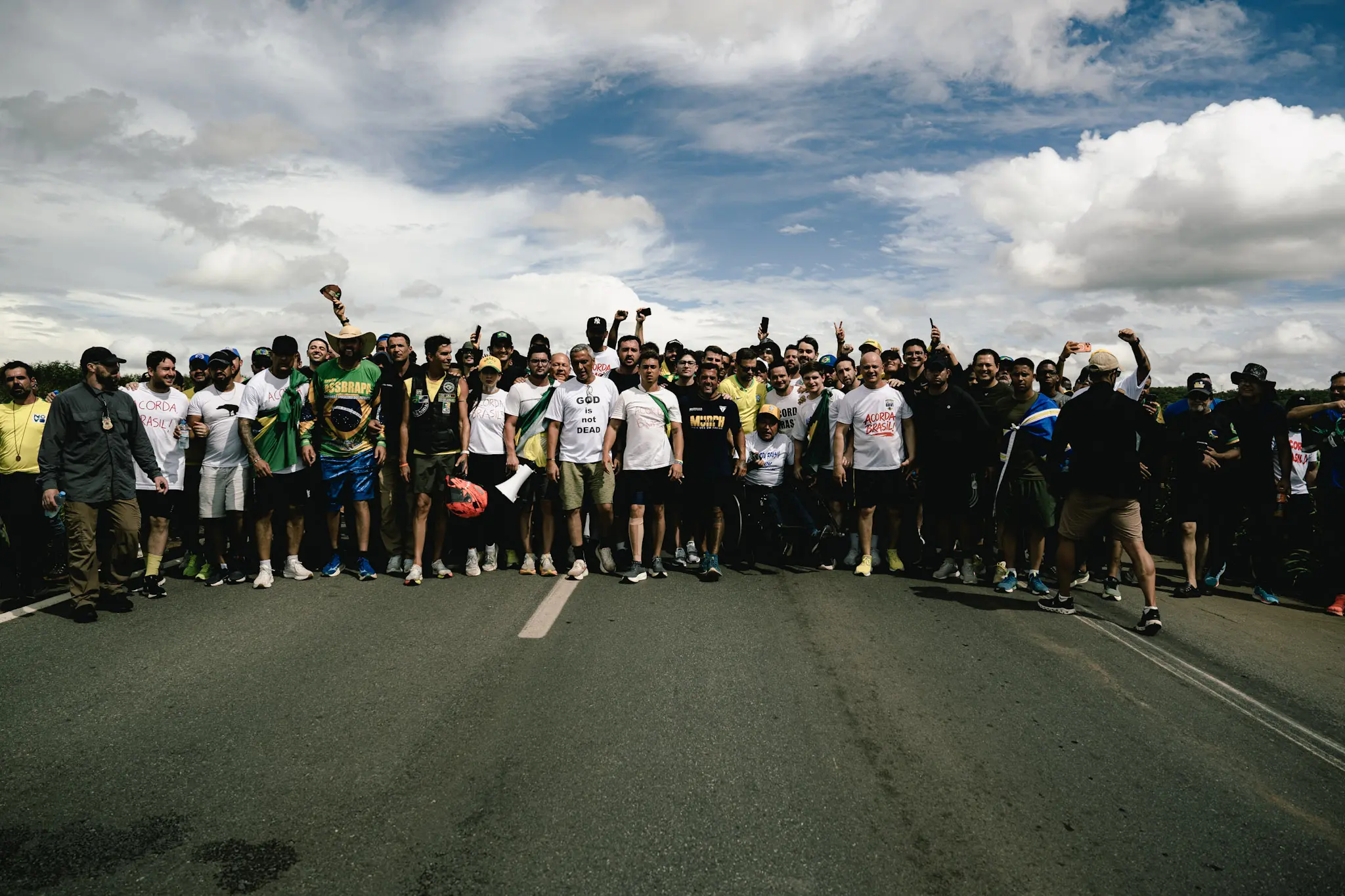 Carlos Jordy anuncia que "caminhada da liberdade" atingiu 150 km, em um trajeto que vai de Paracatu (MG) até Brasília.