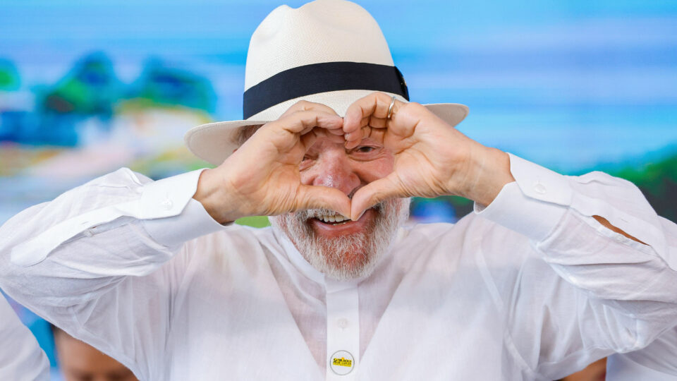 Lula diz que “falta vergonha na cara” a quem defende o “cidadão do Banco Master”