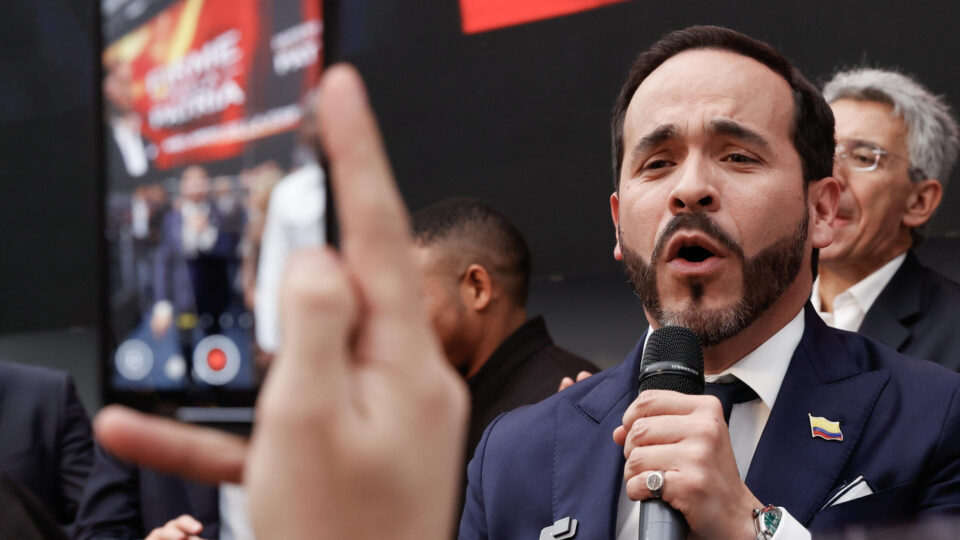 Quem é Abelardo de la Espriella, o “Milei colombiano” que tenta desbancar o candidato de Petro