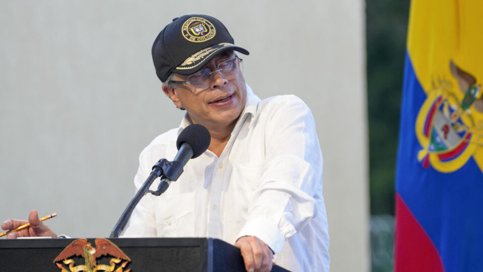 Colômbia responde a tarifas do Equador com taxas sobre mais de 50 produtos