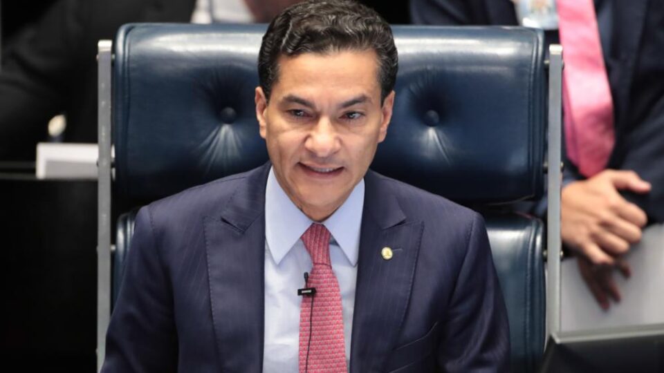 Direita não está fechada com Flávio Bolsonaro, diz presidente do Republicanos