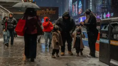Neve na região da Times Square, em Nova York, em dezembro de 2025: cidade está na rota de tempestade.
