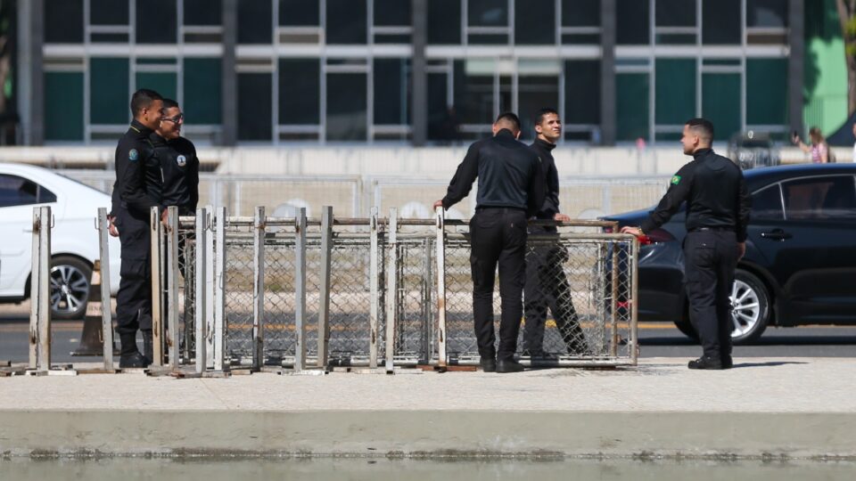 Governo Lula volta a cercar Palácio do Planalto por possibilidade de protestos