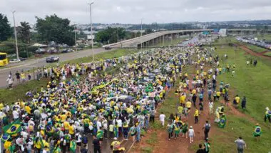 Manifestantes durante concentração da Caminhada pela Liberdade, em Brasília (DF)