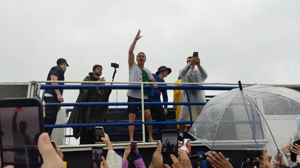 “Moraes, o Brasil não tem medo de você”, diz Nikolas em discurso ao fim de caminhada