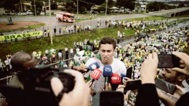 Liderança: Nikolas Ferreira fala com a imprensa em ato de encerramento da "caminhada da liberdade". Deputado foi cotado por Janaína Paschoal como nome para "derrotar o lulismo" em eventual candidatura à Presidência.