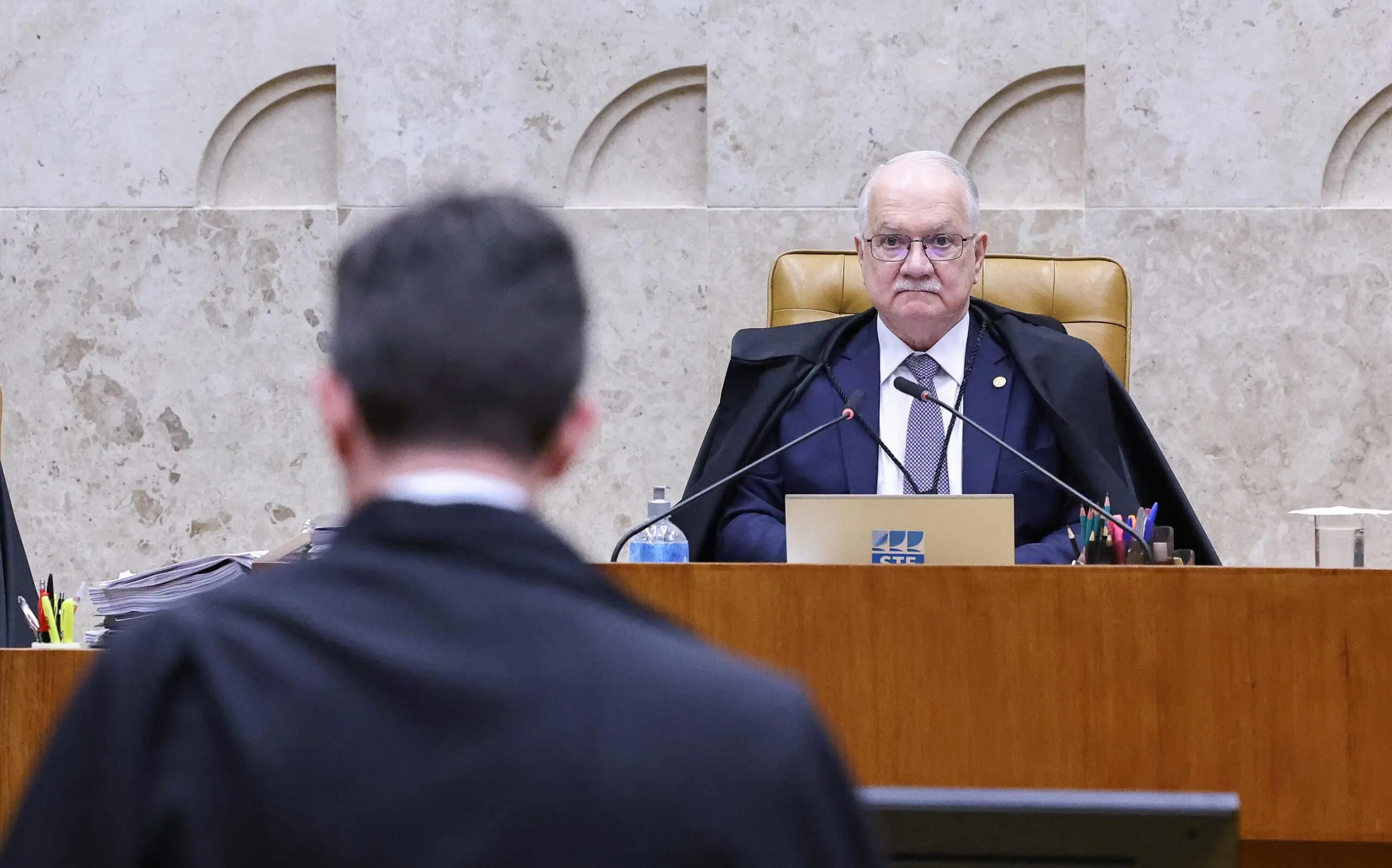 Edson Fachin defende que ministros possam ter filhos advogados, mas defende transparência.