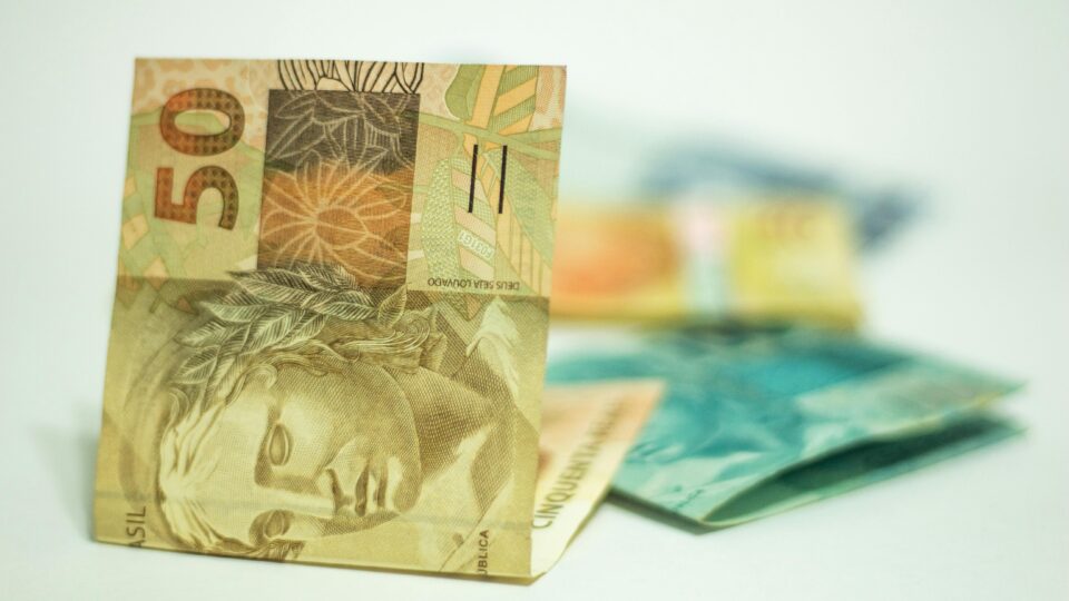A Reforma Tributária, em vigor este ano, muda impostos e impacta investimentos.