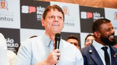 Tarcísio chama Nikolas de “fenômeno” e diz que protesto não afeta diálogo com o STF