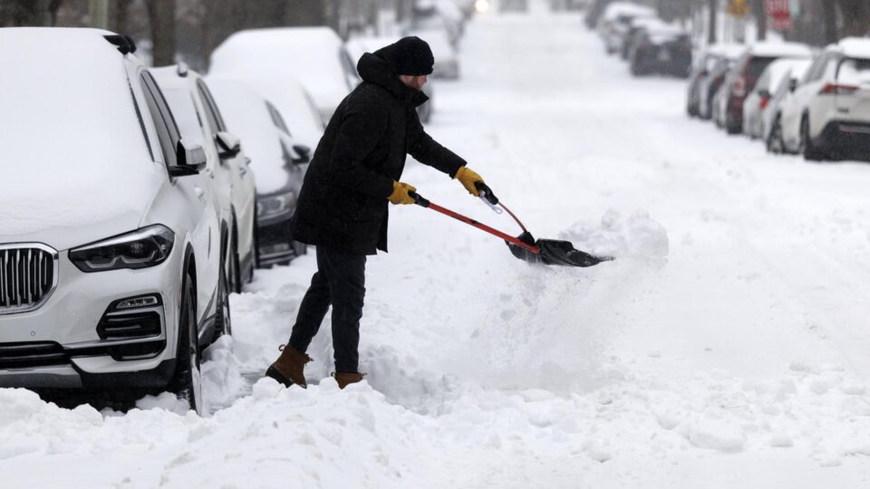 Tempestade de inverno avança nos EUA e causa dezenas de mortes e apagões