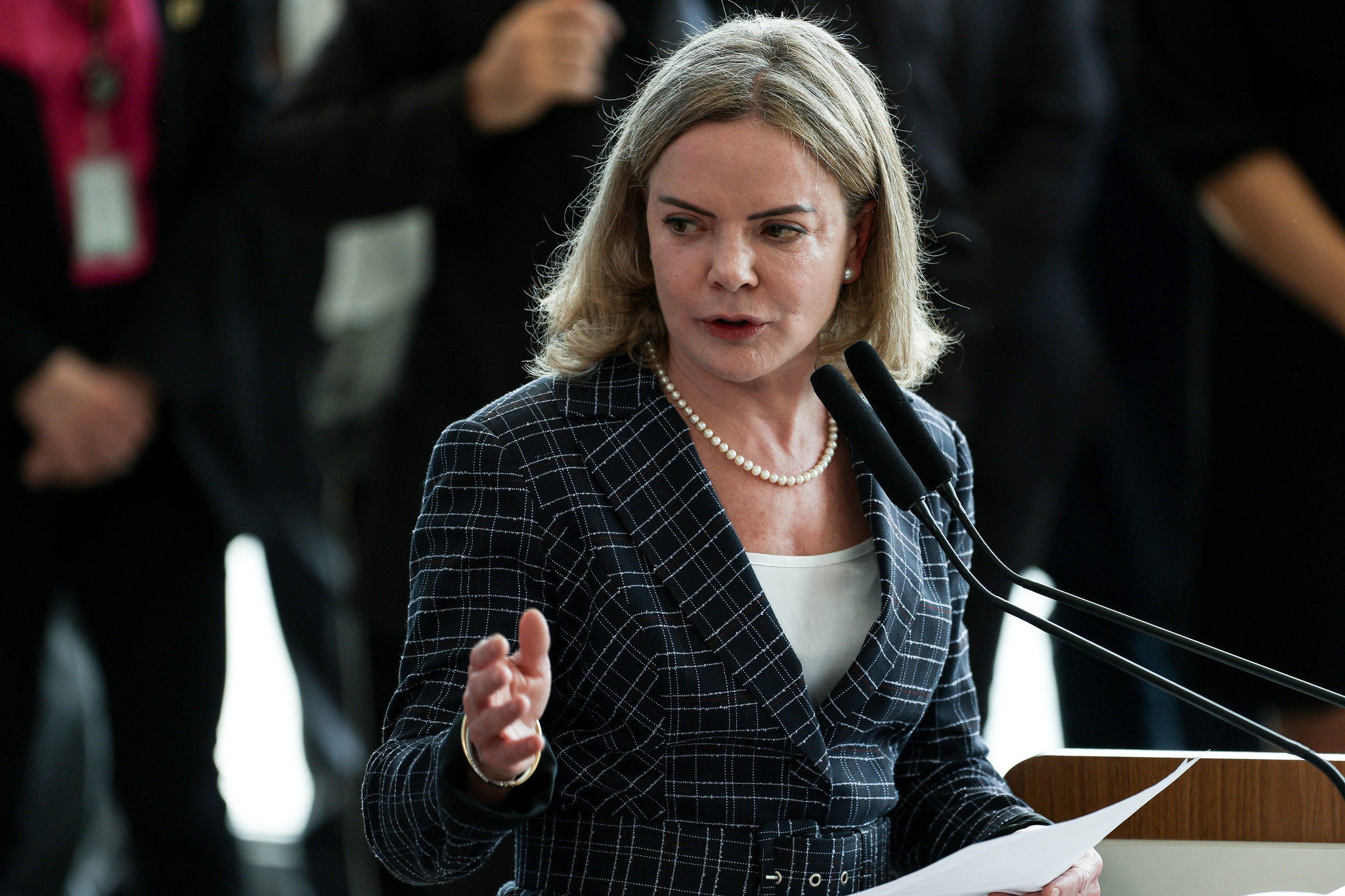 Gleisi afirmou que Olavo Noleto deve assumir a Secretaria de Relações Institucionais (SRI) a partir de março.