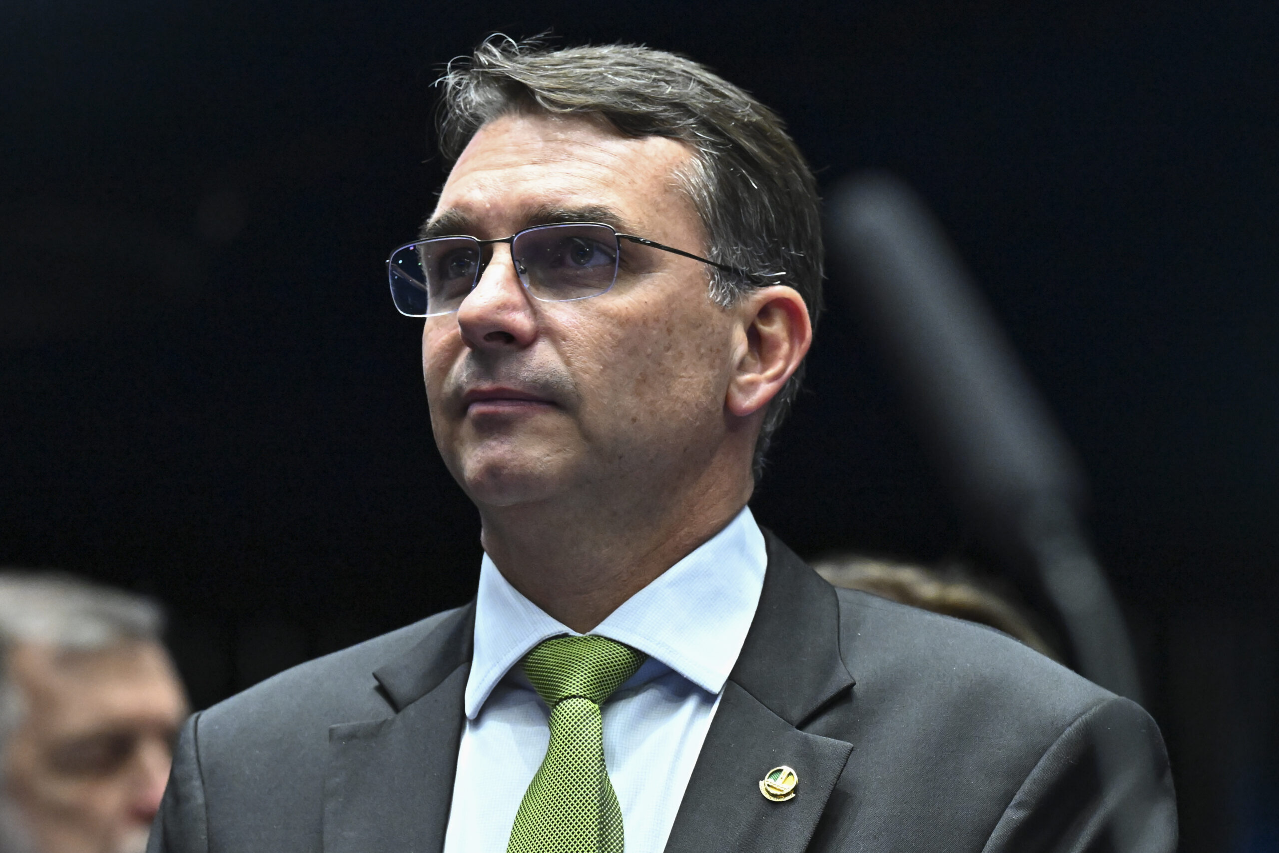 Flávio Bolsonaro promete retomar relações comerciais com Israel Flávio Bolsonaro promete retomar relações comerciais com Israel