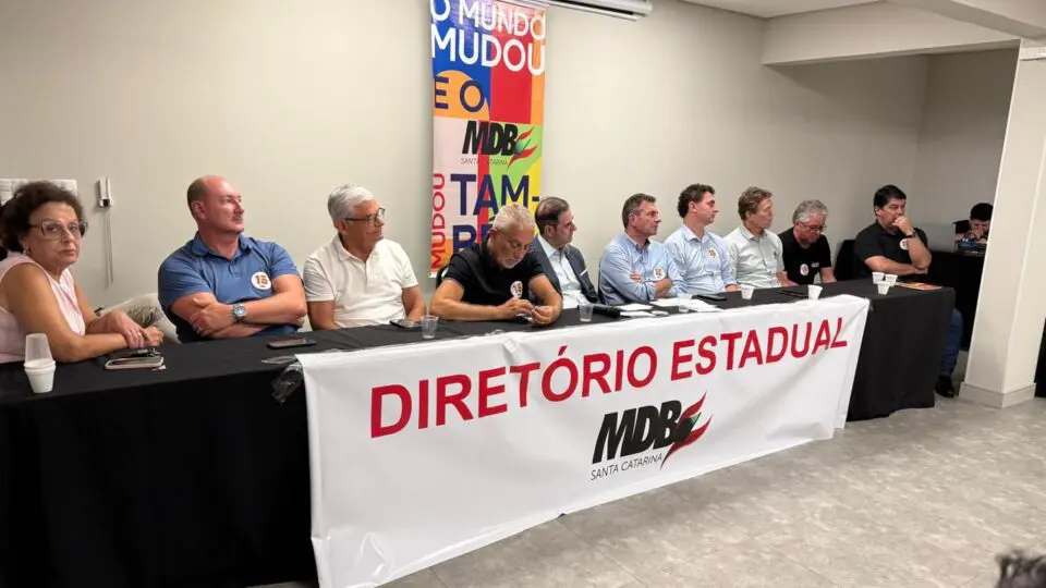 bancada da reunião estadual do MDB que decidiu o rompimento com o governo de Jorginho Mello e a busca por uma candidatura própria em SC