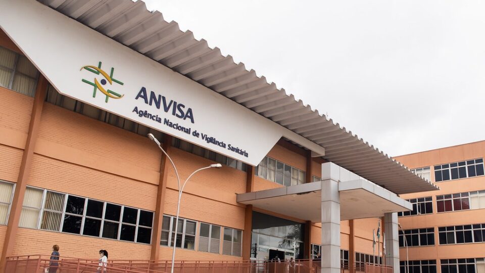 Anvisa regulamenta plantio de cannabis por ordem do STJ, mesmo sem aprovação no Congresso