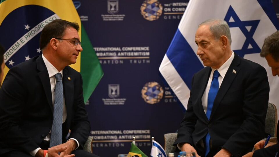 Flávio Bolsonaro promete a Netanyahu retomar relações comerciais com Israel