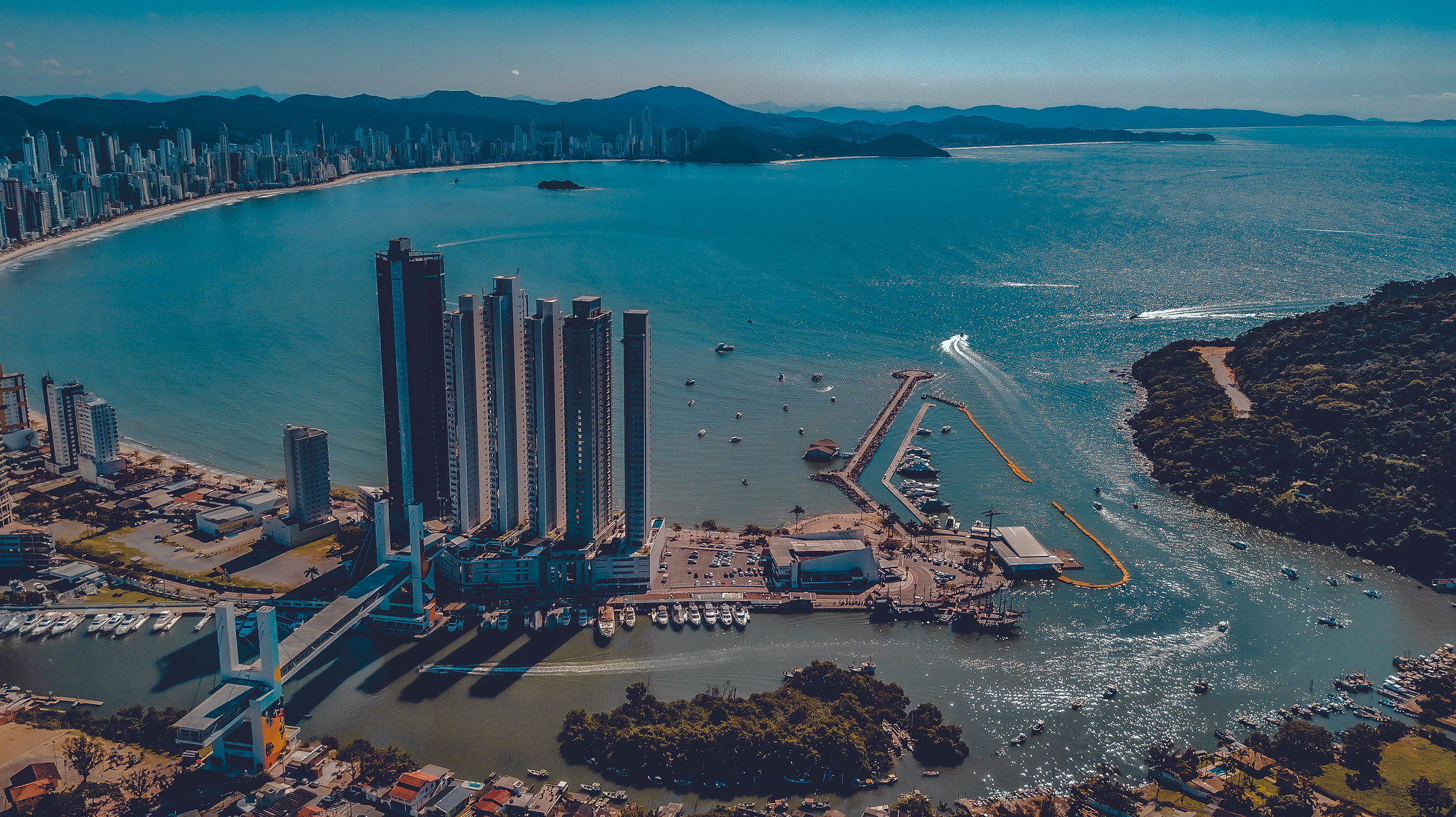 Pelo quarto ano consecutivo, a cidade litorânea de Balneário Camboriú lidera o ranking do metro quadrado mais caro do país.