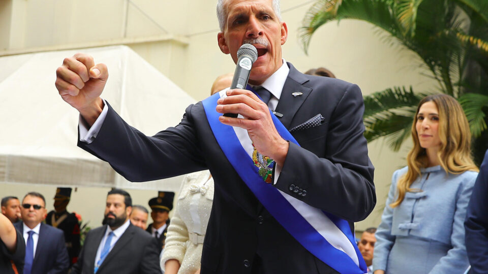 Novo presidente conservador anuncia fim de 38 órgãos públicos e ajuste fiscal em Honduras