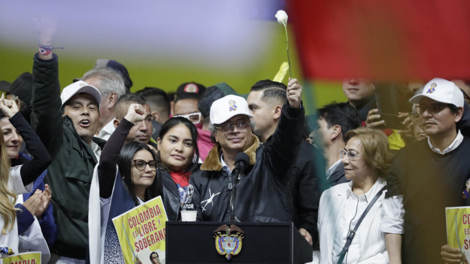 Petro diz que EUA precisam devolver Maduro para que seja julgado na Venezuela