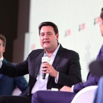 Ratinho Jr. é escolhido como pré-candidato do PSD à Presidência, diz Bornhausen Ratinho Junior descarta prévias no PSD e diz que candidato ao Planalto será definido em abril