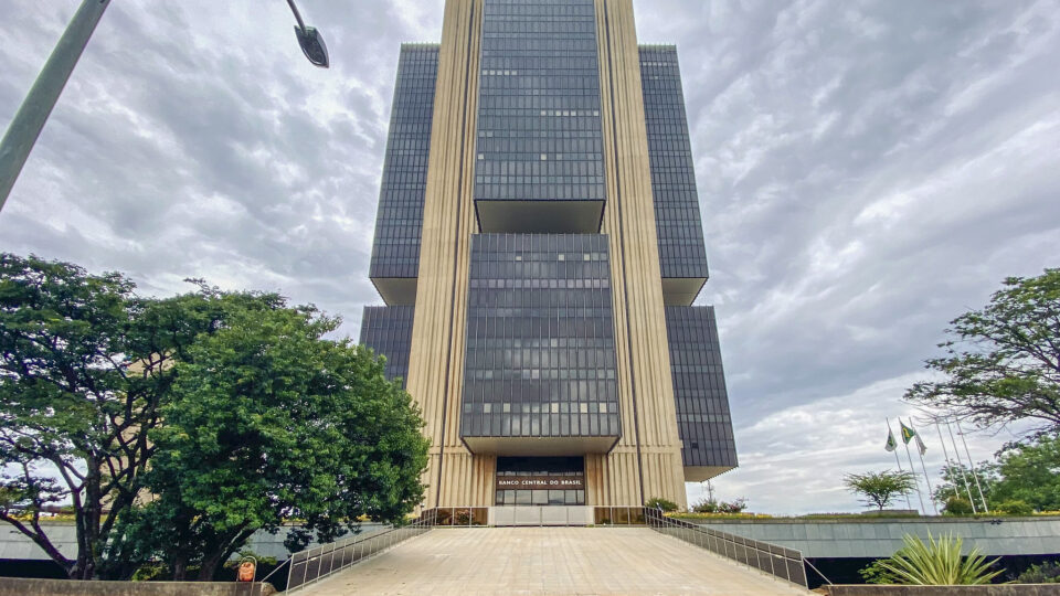 Copom mantém taxa de juros em 15% ao ano na primeira reunião de 2026