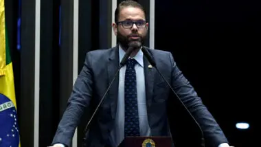 Ação apura uso de aeronaves da Havan em campanha eleitoral de 2022.