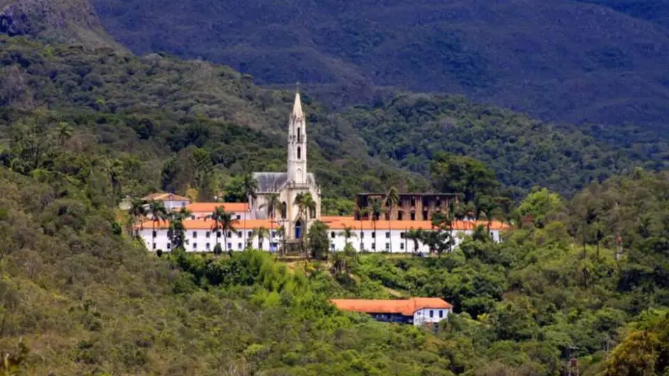 Maior PIB per capita do Brasil: Catas Altas lidera o ranking nacional, impulsionada pela mineração, embora esse indicador não signifique que a renda permaneça no município.