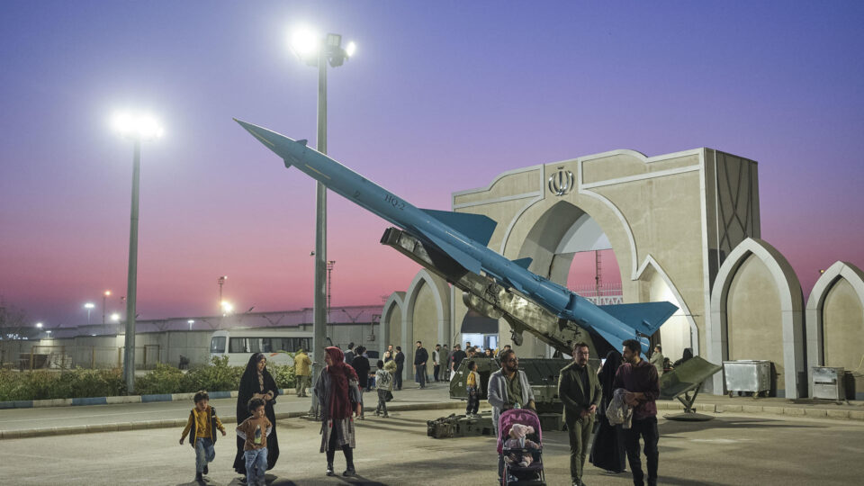 Exército do Irã amplia arsenal de drones para possível conflito com os EUA