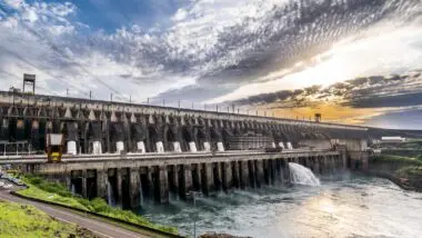 Em 2025, Itaipu repassou R$ 1,38 bilhão em royalties, que beneficiaram estados, municípios, a União e o Distrito Federal.