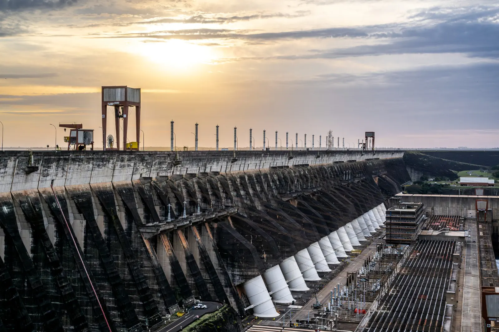 A usina de Itaipu respondeu por 11,6% da geração hidráulica do Brasil em 2025 e avançou no maior plano de modernização de sua história.